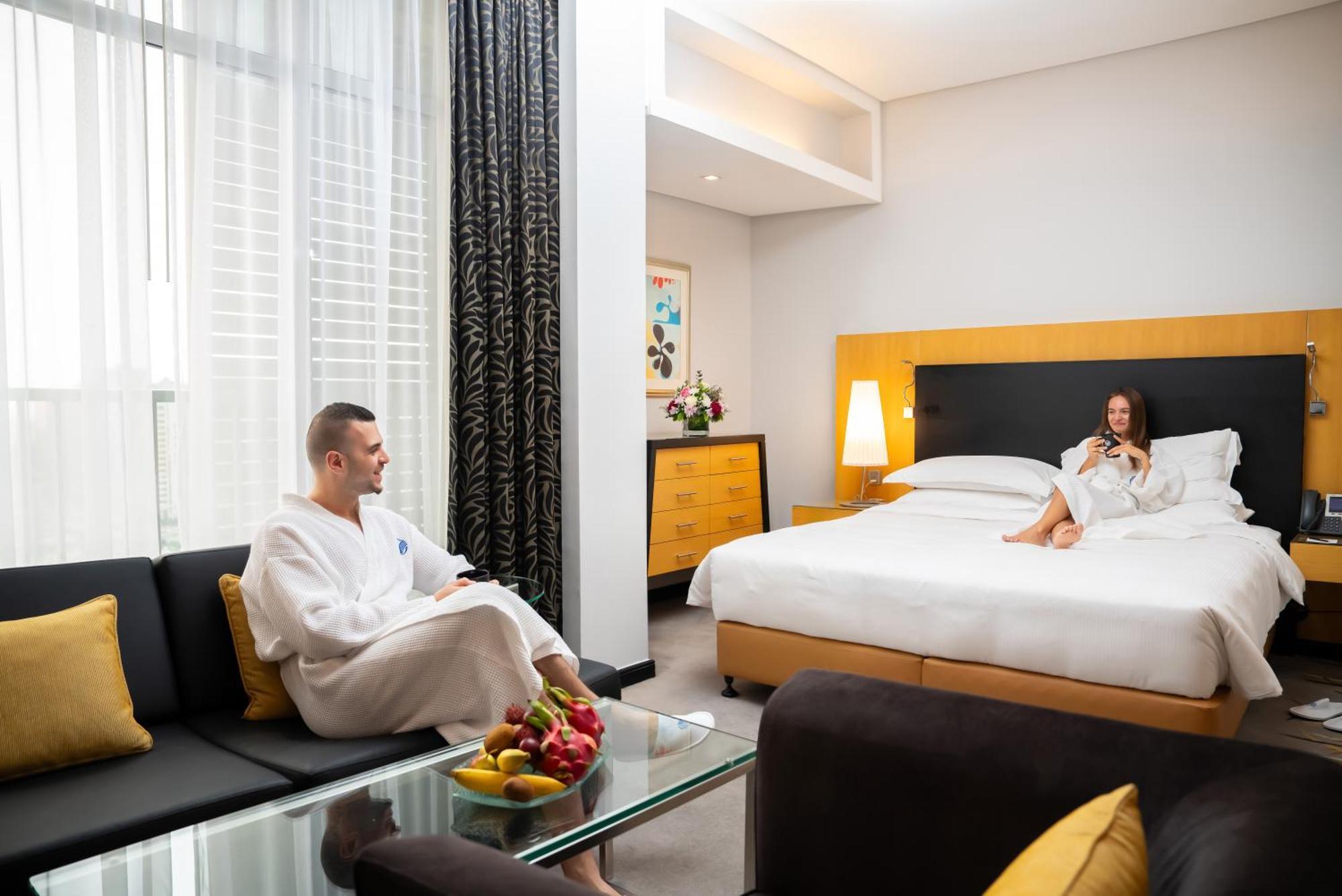 Hala Arjaan By Rotana, Deluxe Hotel Apartments Абу-Даби Экстерьер фото