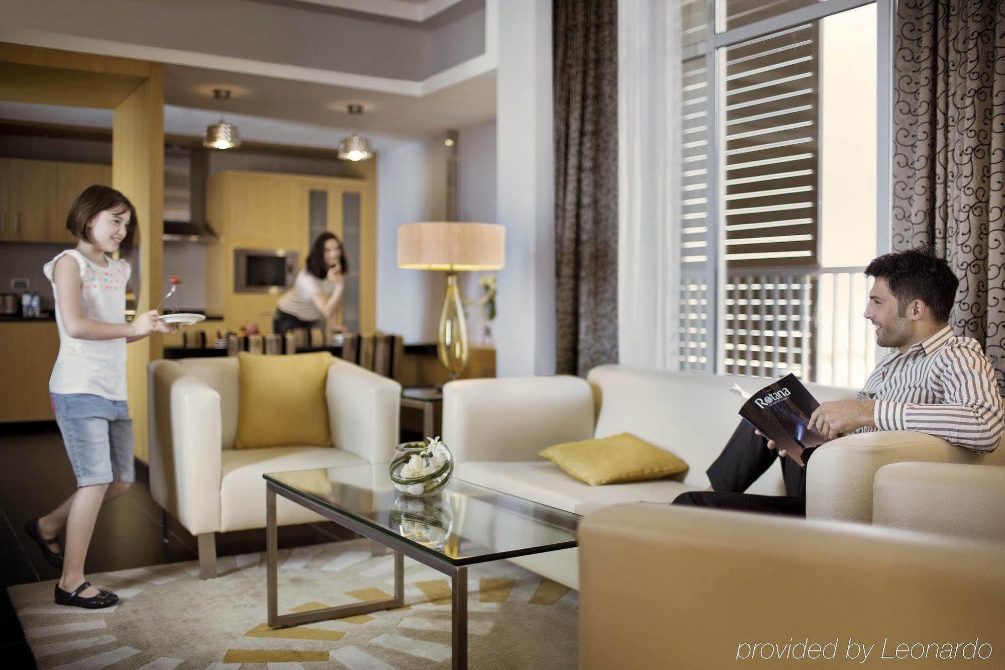 Hala Arjaan By Rotana, Deluxe Hotel Apartments Абу-Даби Экстерьер фото