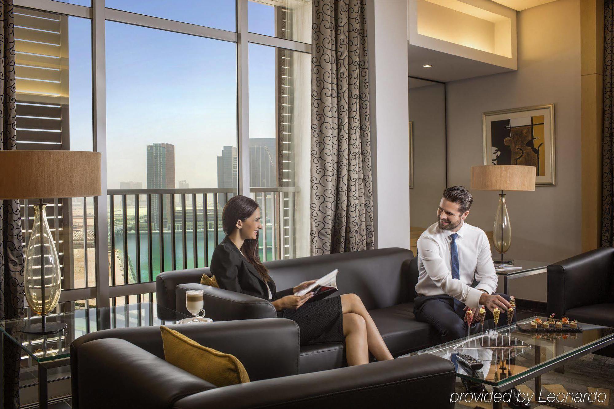 Hala Arjaan By Rotana, Deluxe Hotel Apartments Абу-Даби Экстерьер фото