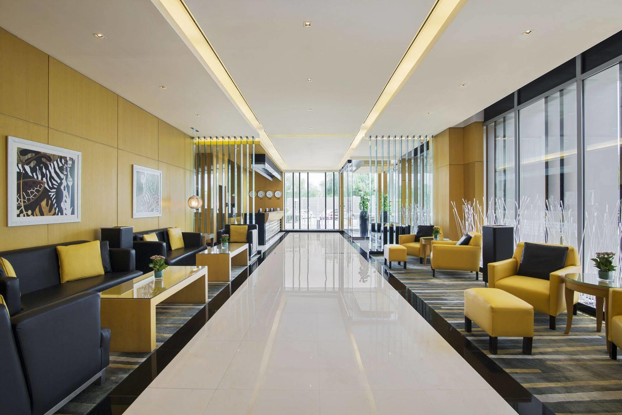 Hala Arjaan By Rotana, Deluxe Hotel Apartments Абу-Даби Экстерьер фото