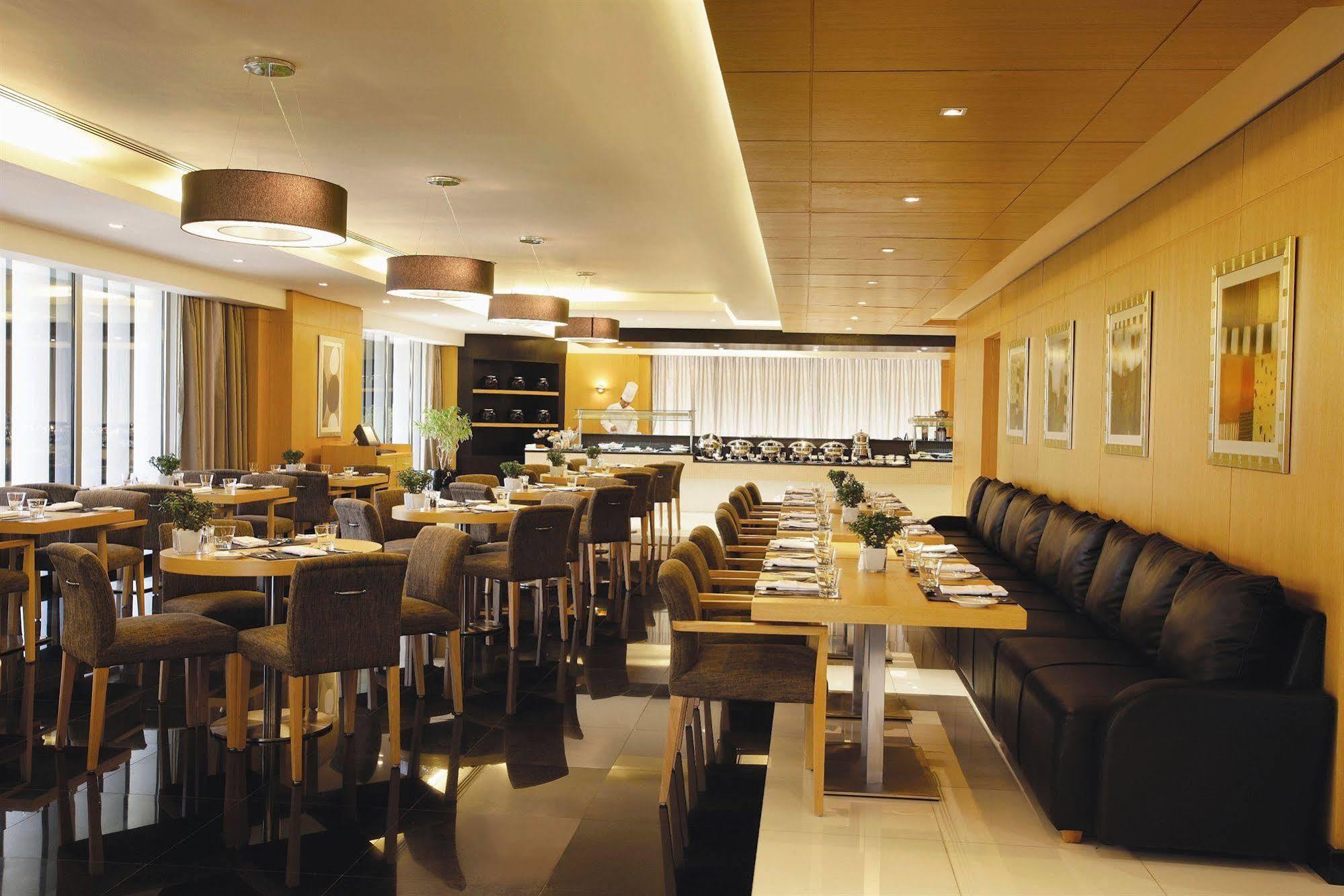 Hala Arjaan By Rotana, Deluxe Hotel Apartments Абу-Даби Ресторан фото